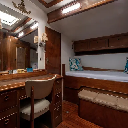 Classic Boat Monte-carlo بوتيل